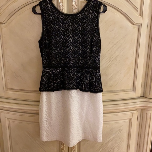 MAXANDCLEO Black and white lace mini dress size 4. New with tags - Picture 2 of 9